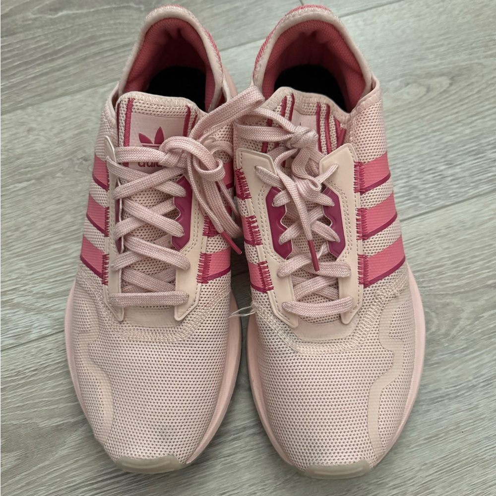 ✨ 3/$10 Adidas Swiftrun Shoes